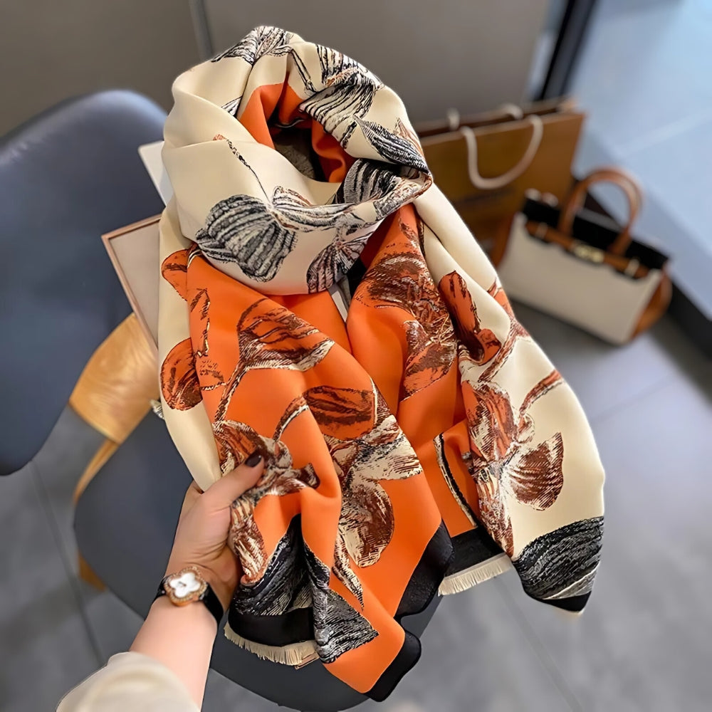 Gewebter Schal und Tuch mit Blumenmuster
